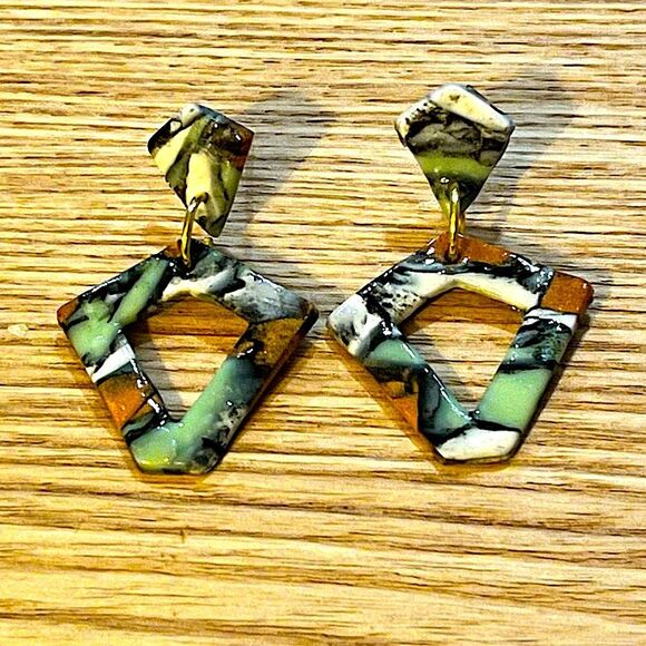 NEW Faux Stone Swirl Polymer Clay Diamond Dangle Stud Earrings - Picture 1 of 1